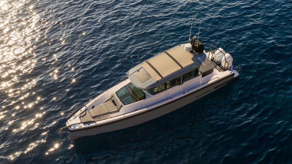 Axopar 37 Cross Cabin